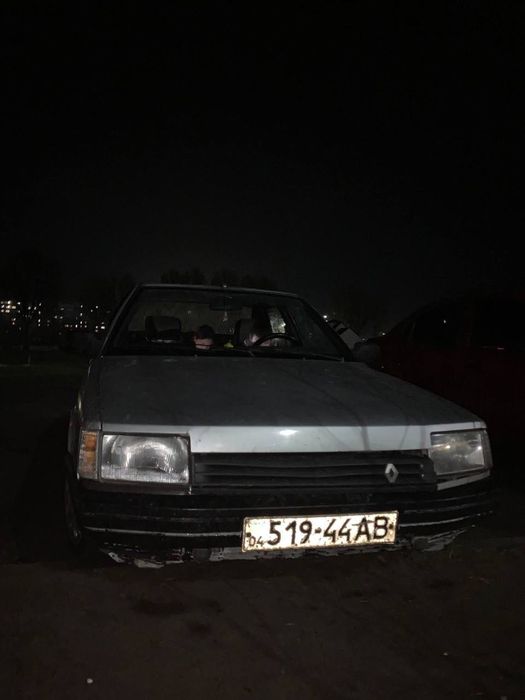 Продам , машину рено .