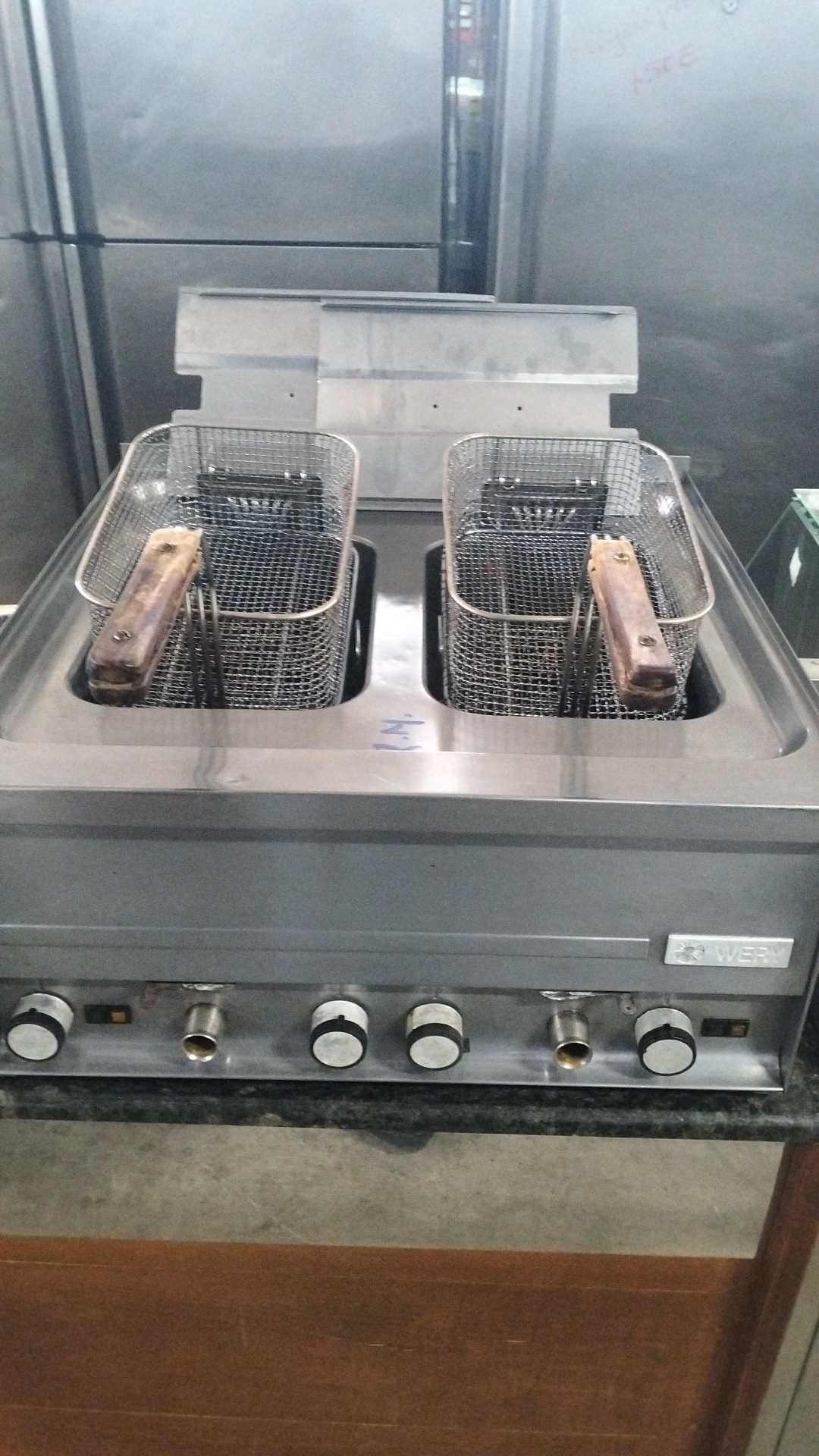 Vária gama de fritadeiras industriais