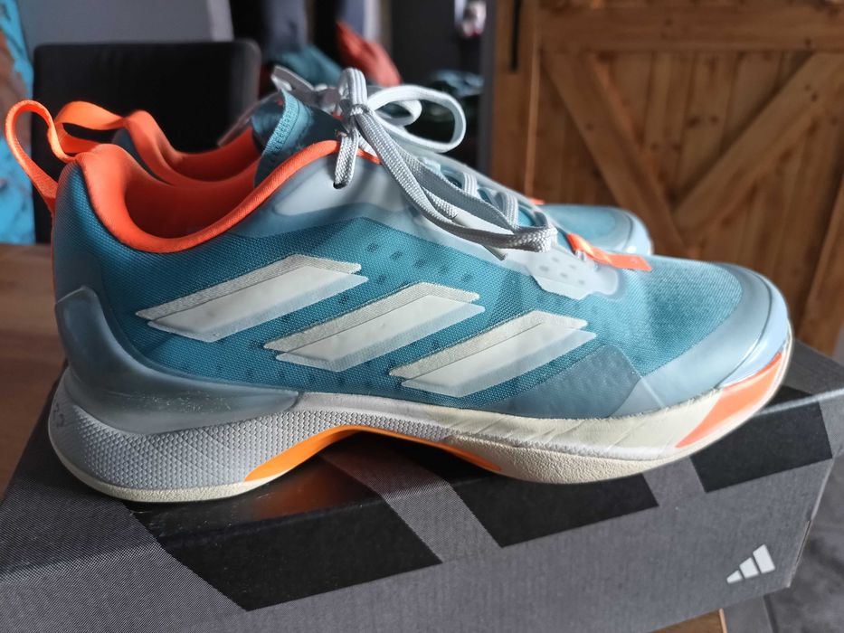 Nowe damskie buty tenisowe Adidas Avacourt