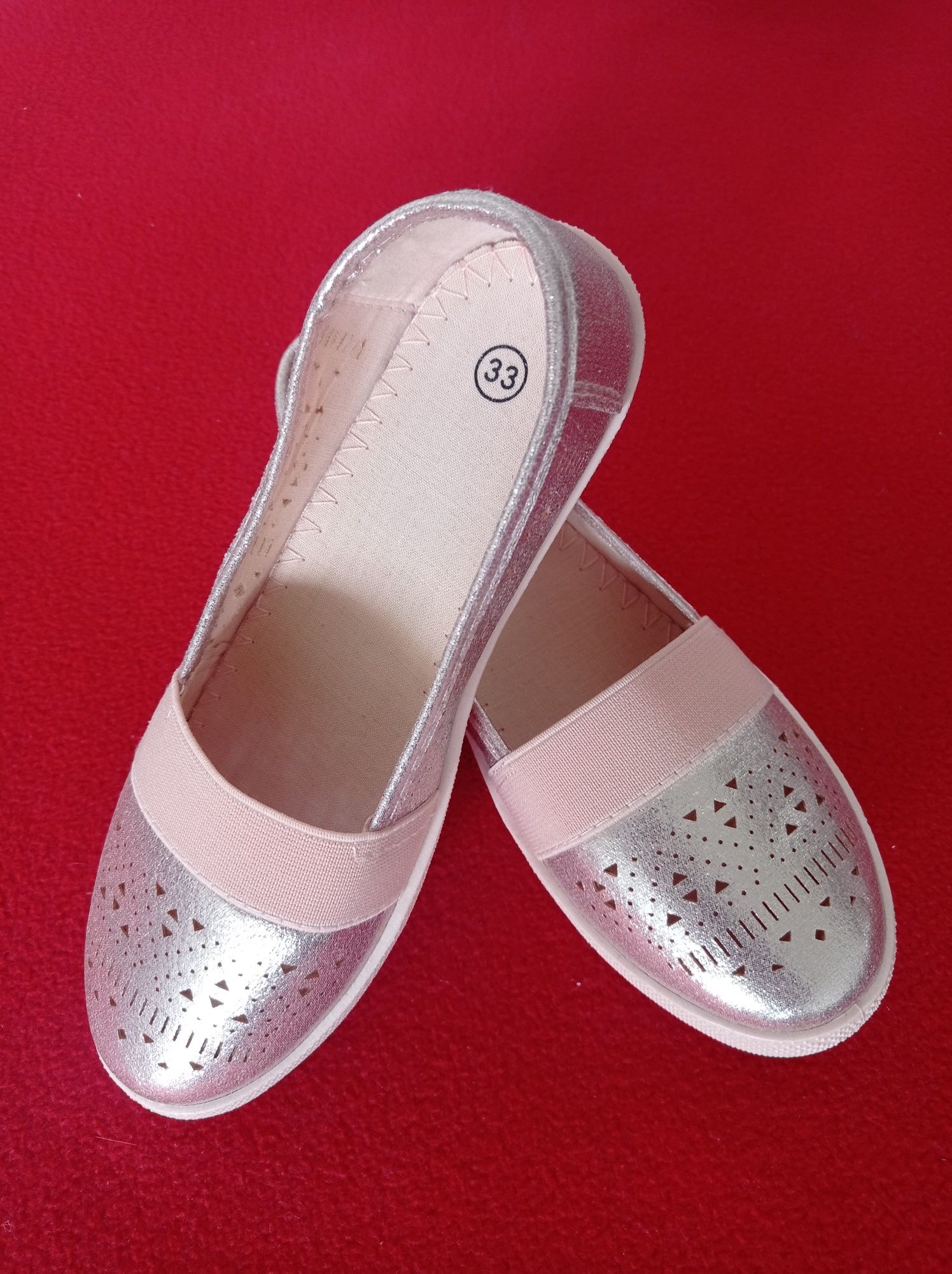 Różowe ażurowe lekkie buty dziewczęce - rozmiar 33.