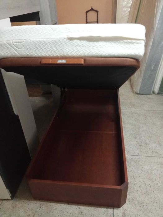 Cama solteiro com arrumação