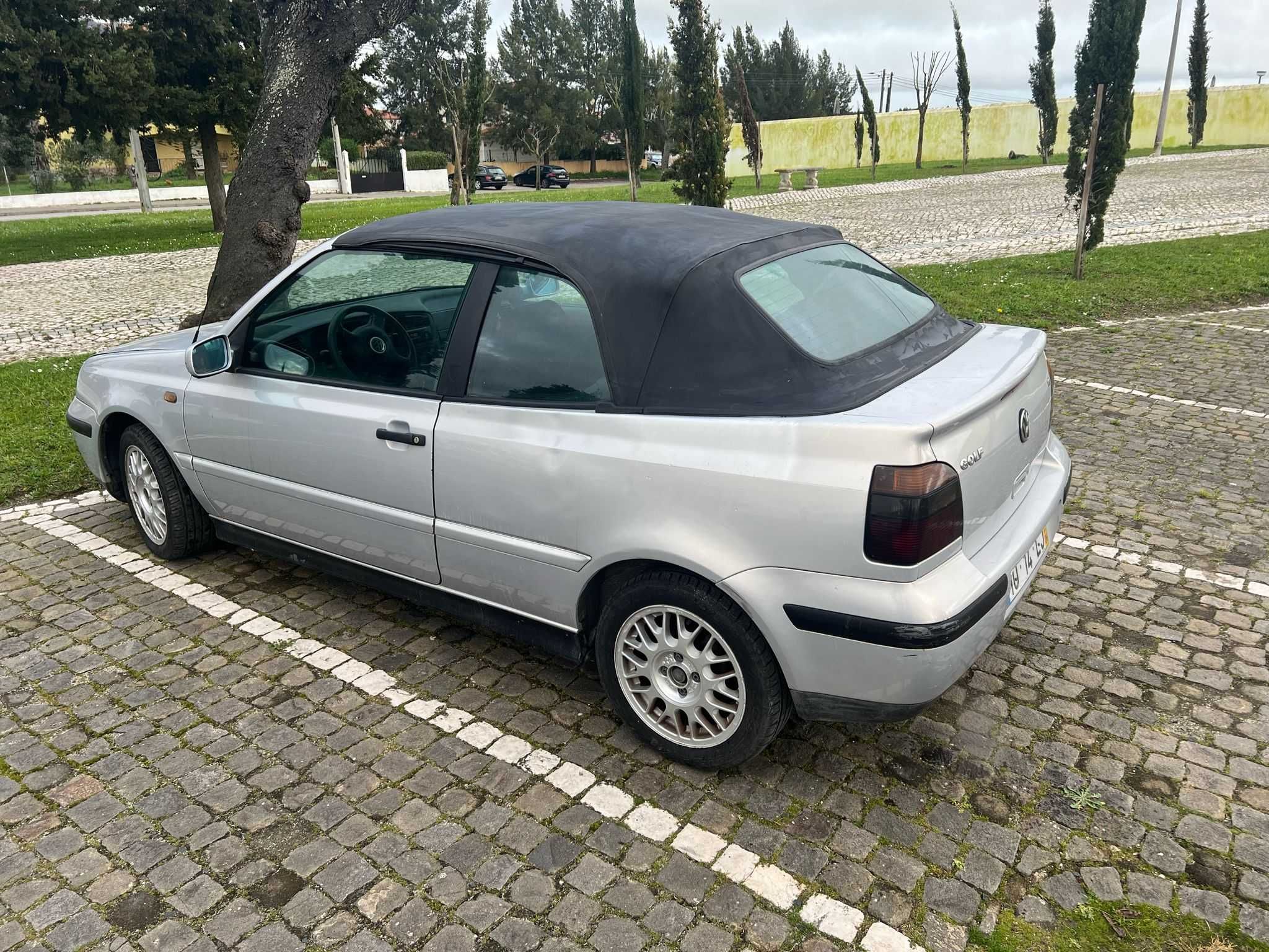 VW Golf Cabrio cinza