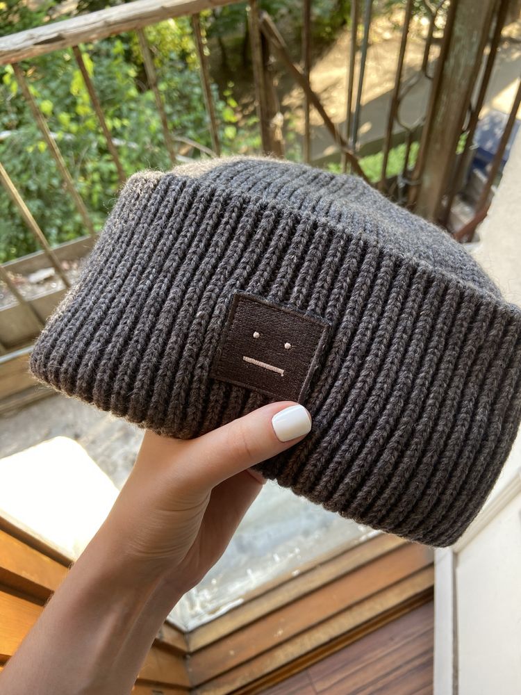 Шапка acne studios жіноча шерстяна. Зимова сірого кольору.