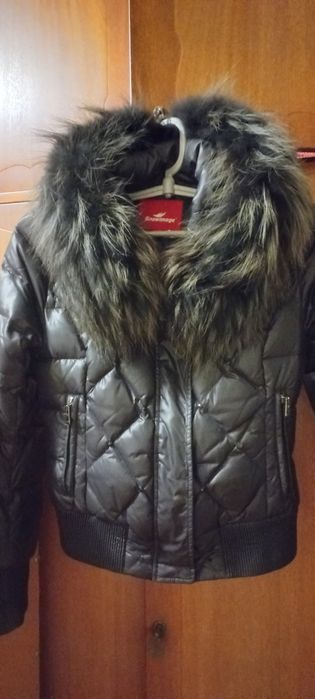 Пуховик зимовий у гарному стані
