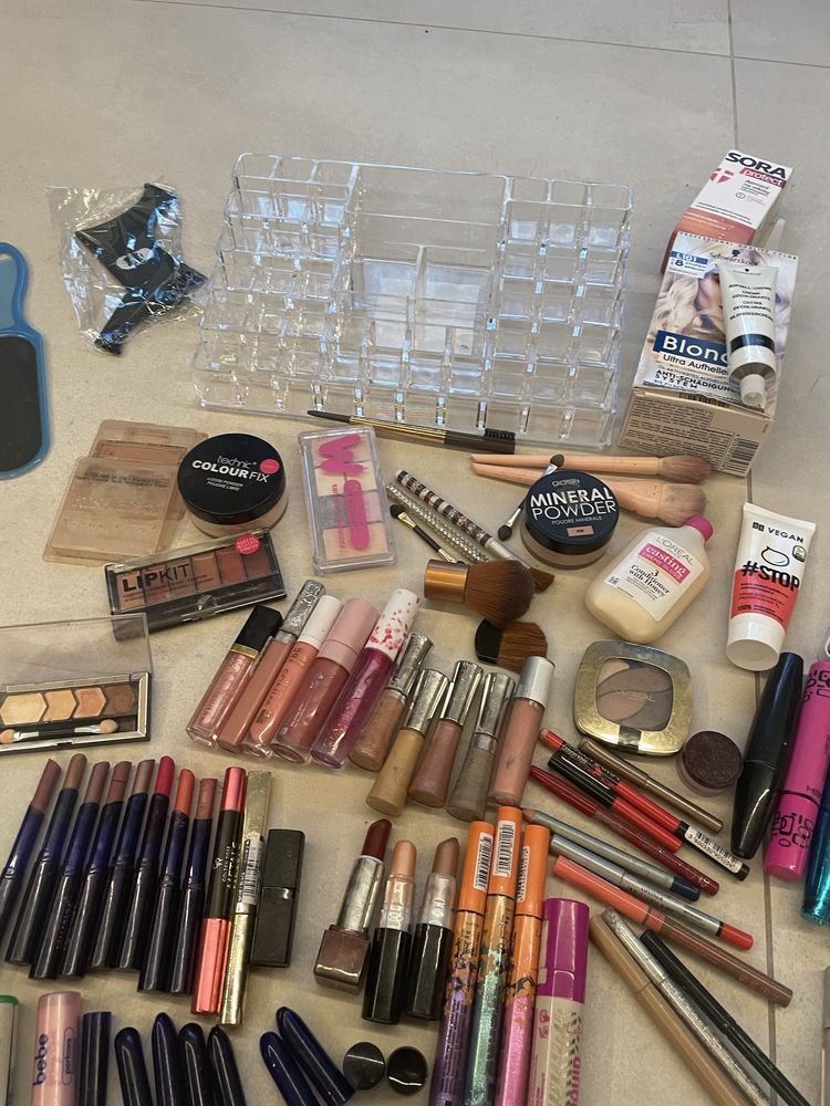 Zestaw kosmetykow Dior, loreal, meybelin i inne wszystko ze zdjecia