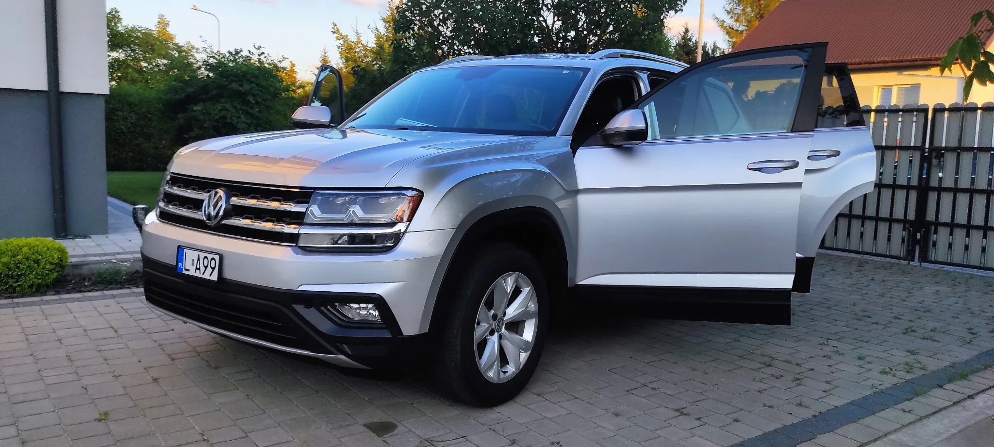 Volkswagen Atlas Śliczny -- 3.6 Benzyna - 7 Osób