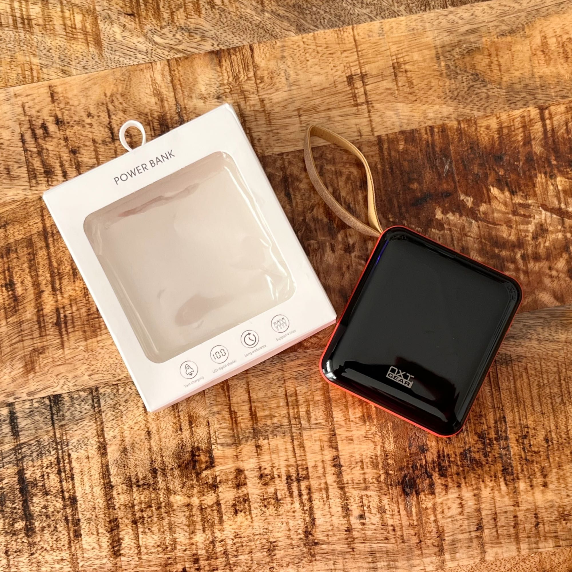 Mini powerbank 5000 mAh, z 4 wbudowanymi kablami USB-C, microUSB...