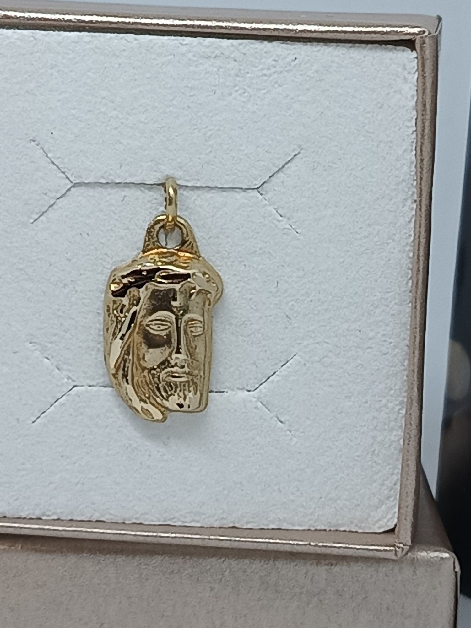 Piękny oryginalny złoty medalik twarz Chrystusa żółte złoto pr 585