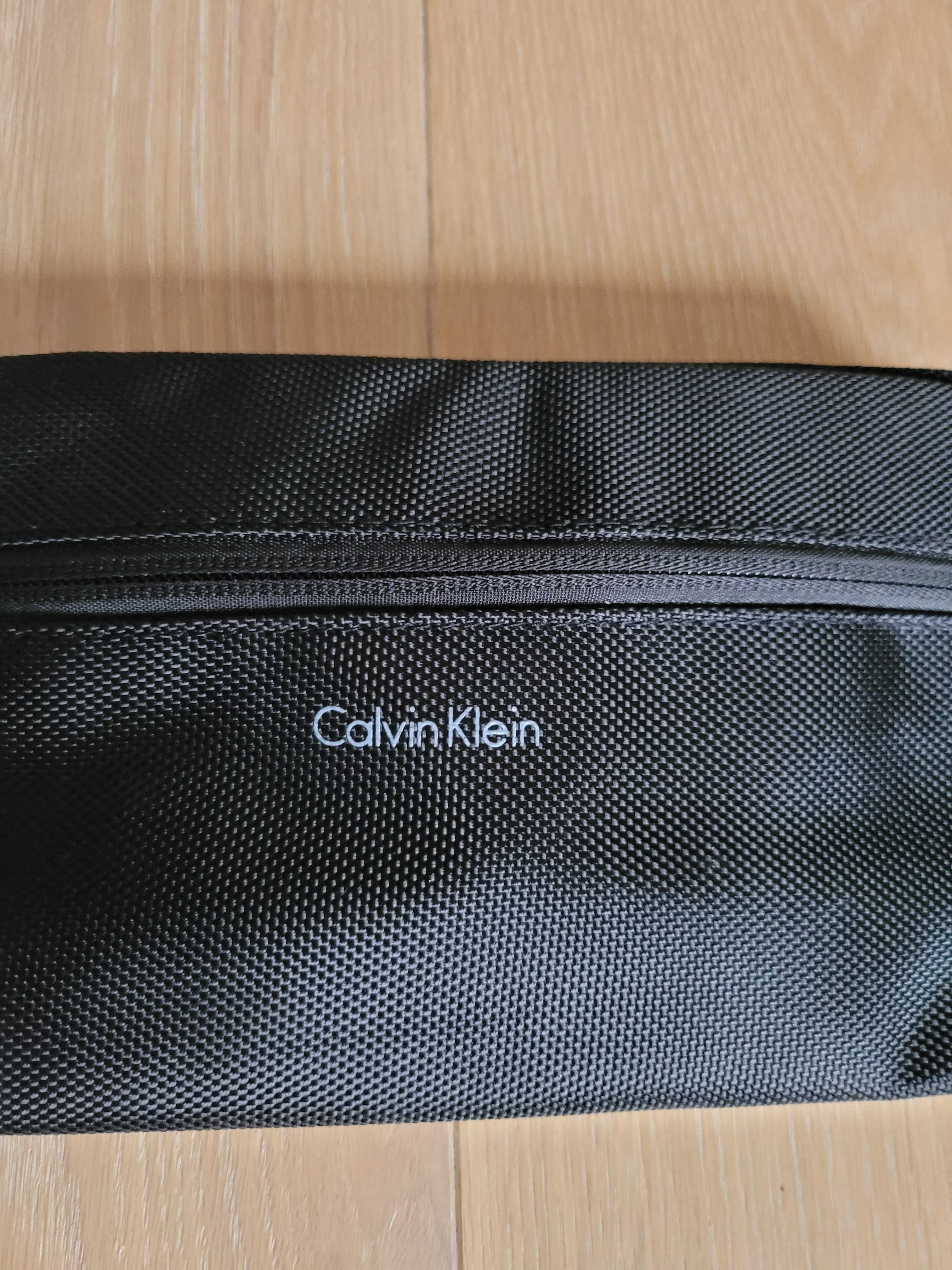 Calvin Klein nowa pojemna kosmetyczka