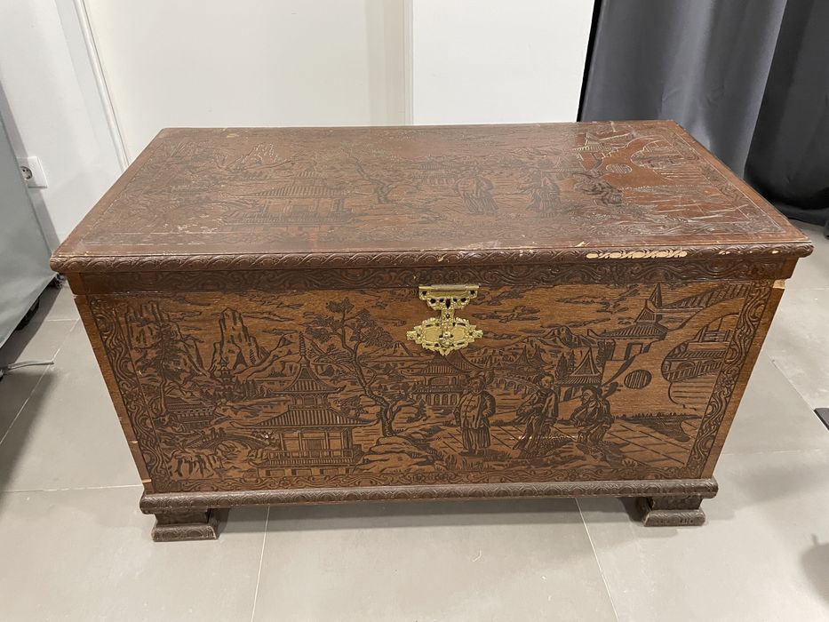 Arca em madeira com muita arrumação