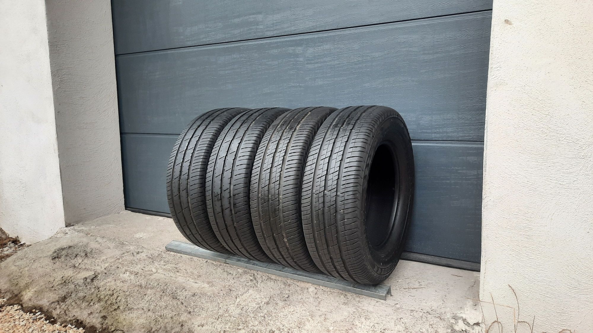 Continental 235/65 R16 C Vanco 2 bieżnik 8 mm