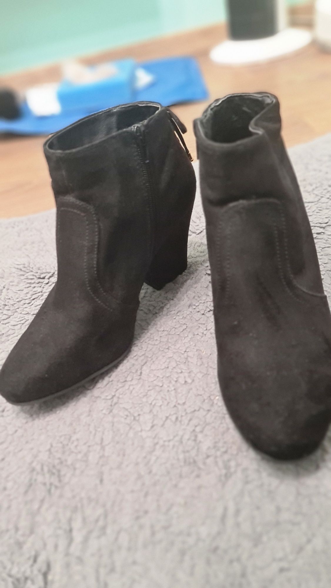 Zamszowe botki czarne rozm 40