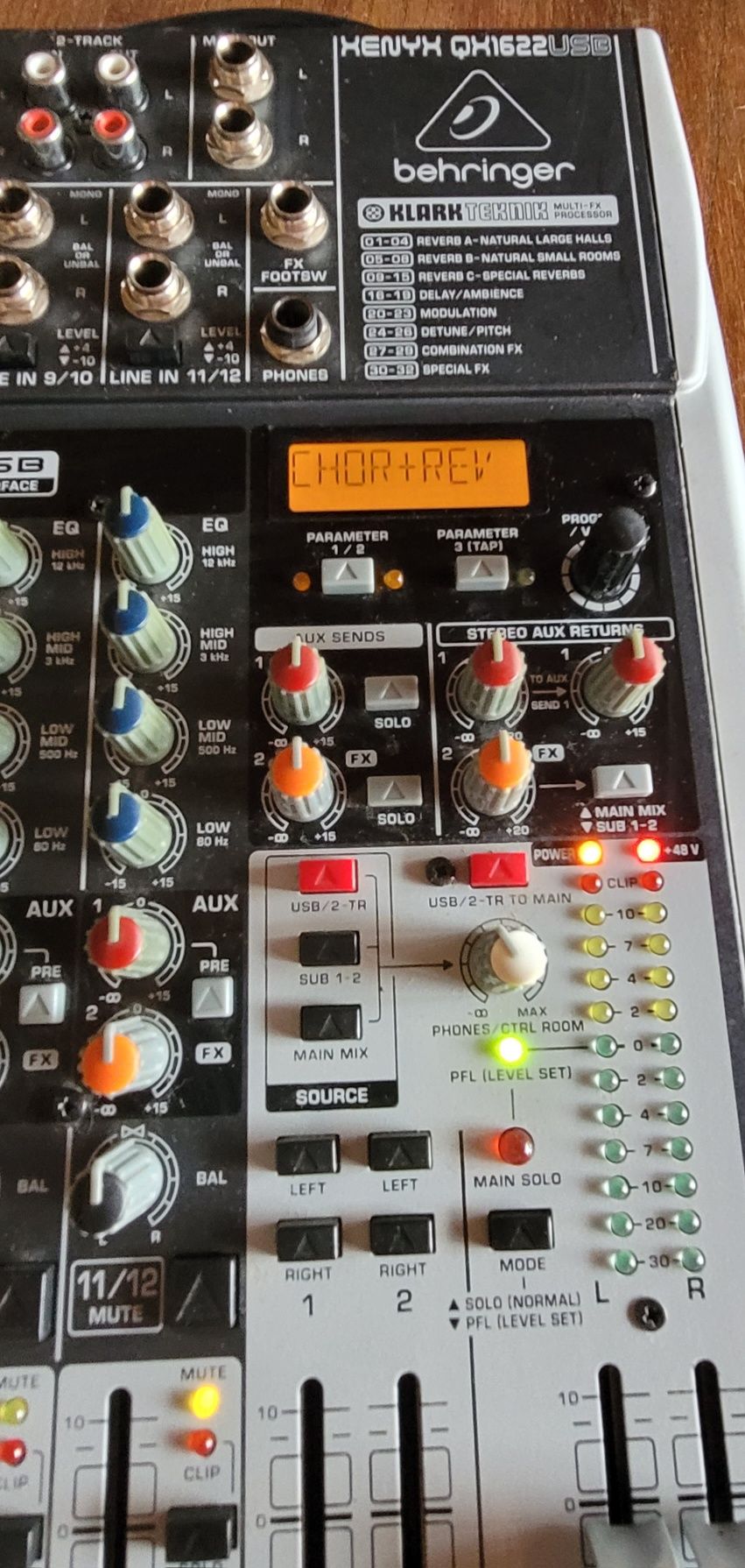 Mesa Mistura Behringer QX1622USB