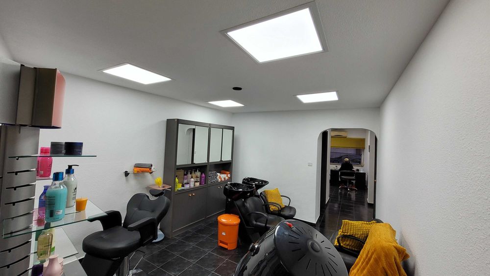 Cabeleireiro   e Barbeiro Carnaxide  pronto começar trabalhar