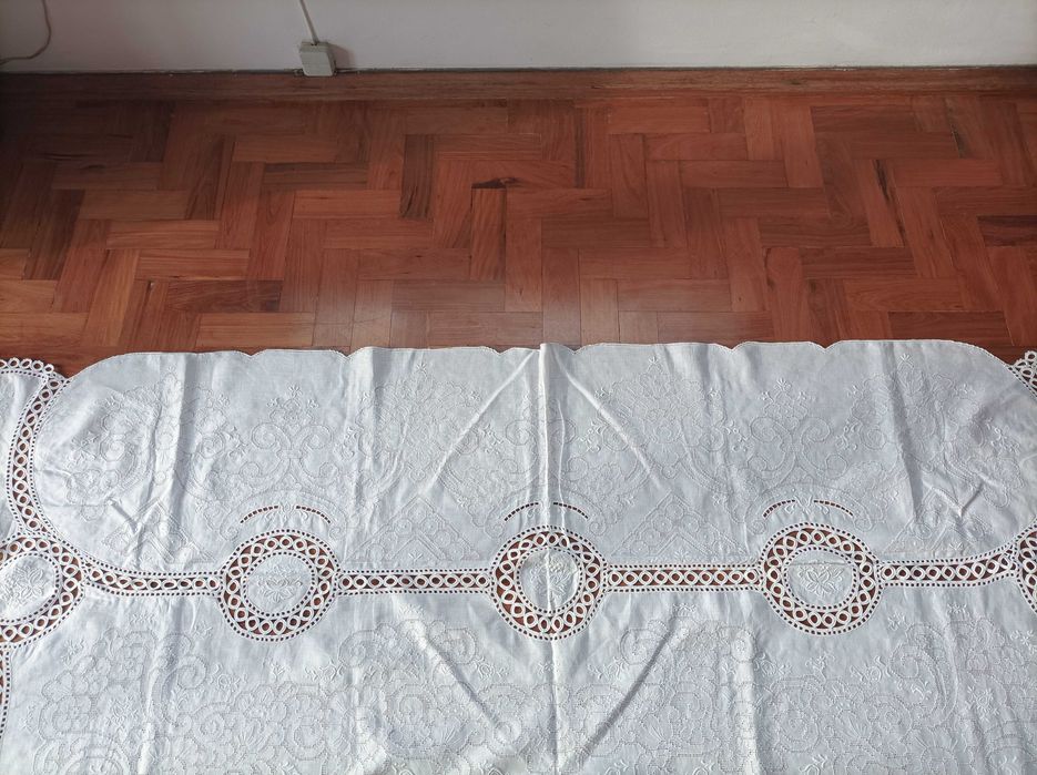 Toalha bordada em linho 2,50m x 1,65m