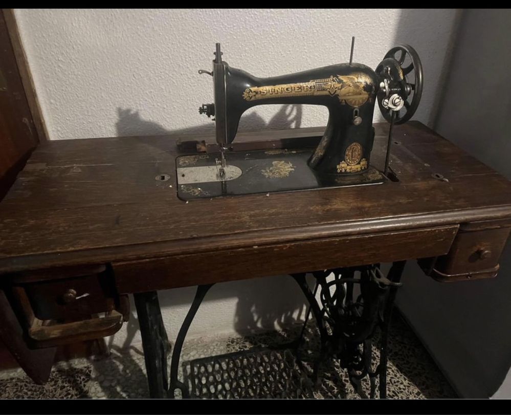 Vendo maquina de costura antiga