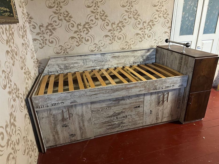 Ліжко-шкаф односпальне