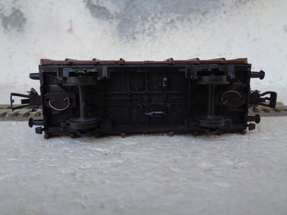 1:87 PIKO Vagão de mercadorias com carga em madeira