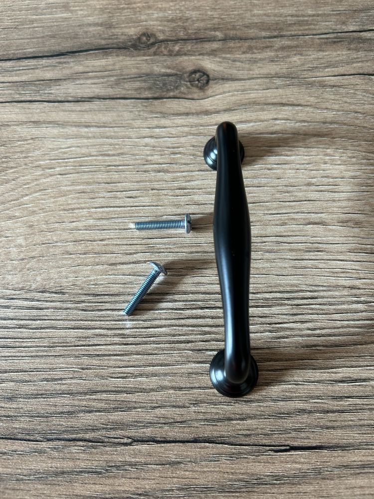 Uchwyt meblowy czarny rozstaw 9,8 cm