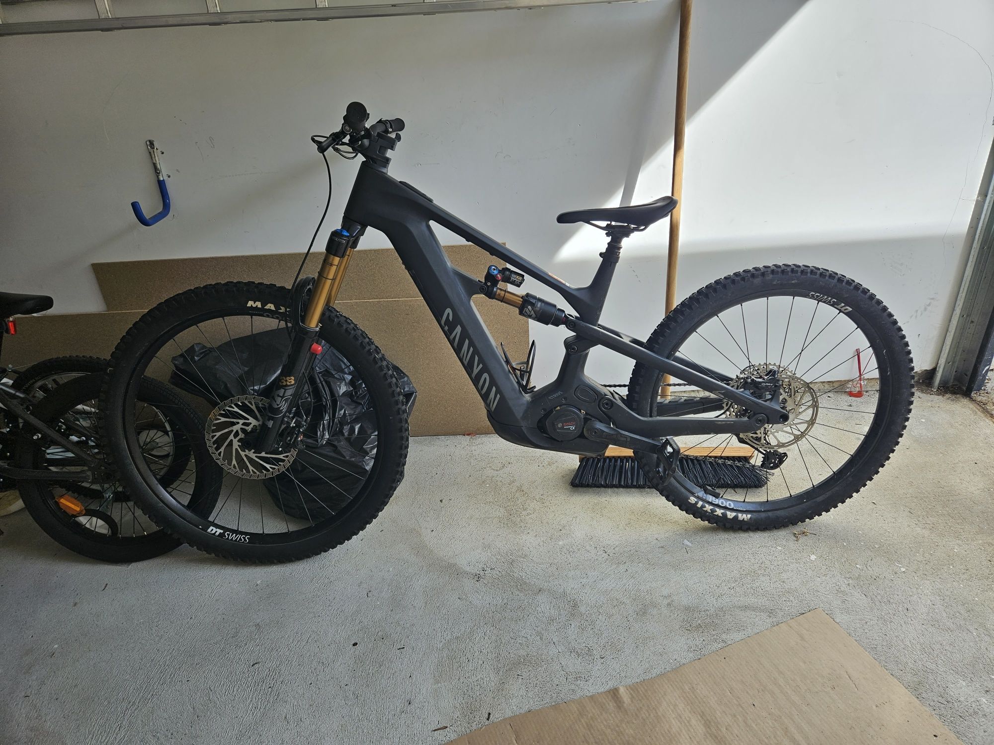 Canyon Strive On 2023 ebike carbono