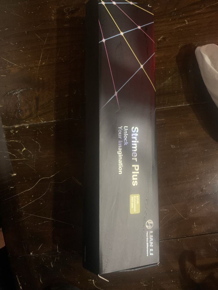 Cabo Lian Li Strimer Plus PCI-e 8-Pin RGB com caixa.