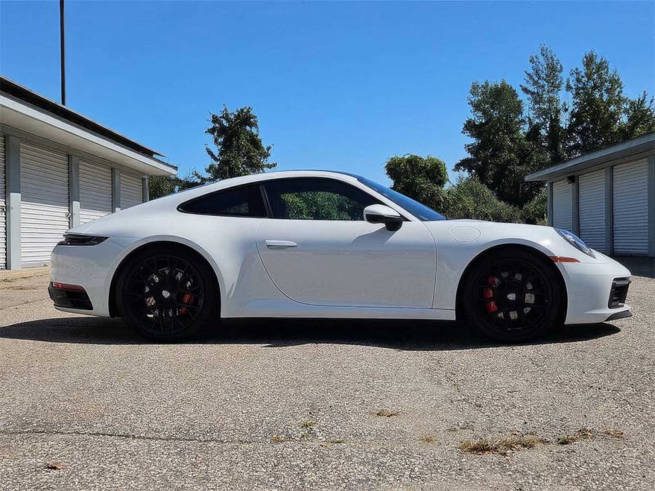 Porsche 911 Carrera S      2020