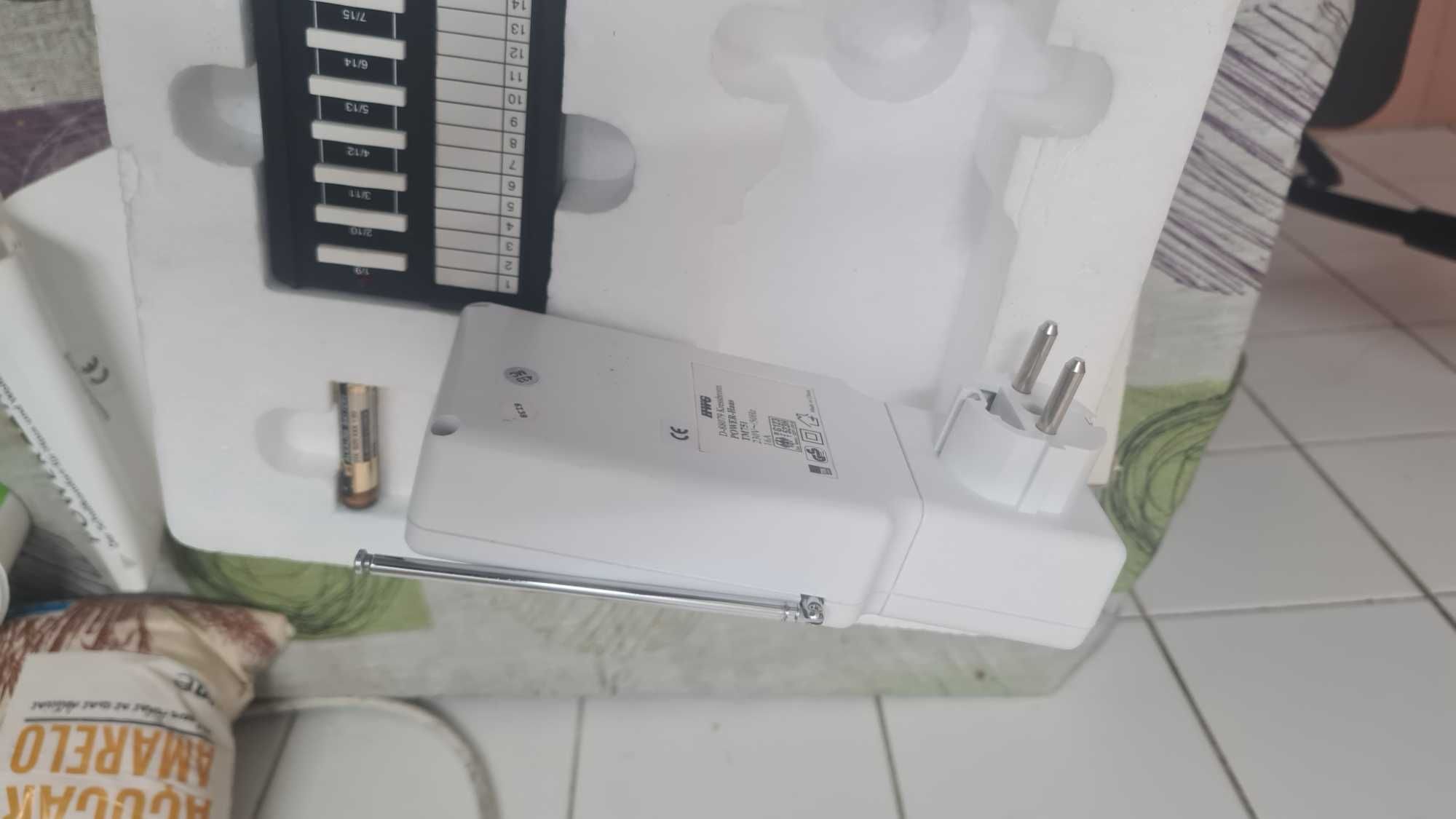 tomada eletrica com comando