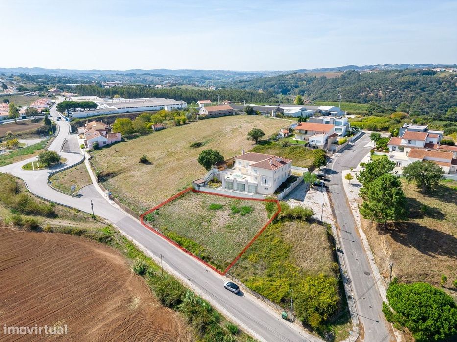 Lote de Terreno com 900m², para Construção de Moradia Unifamiliar!