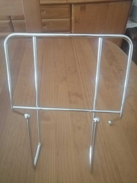 Suporte em aço inox para leitura