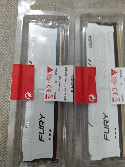 Kit memórias Ram DDR4 - 2x 16GB - 2666Mhz - Kingston HyperX Fury White