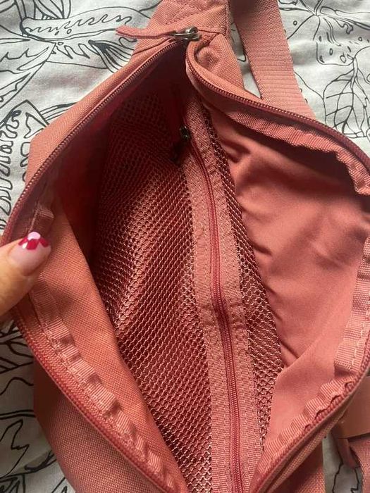 Nerka saszetka duża brudny róż koralowa Nike XL damska uni