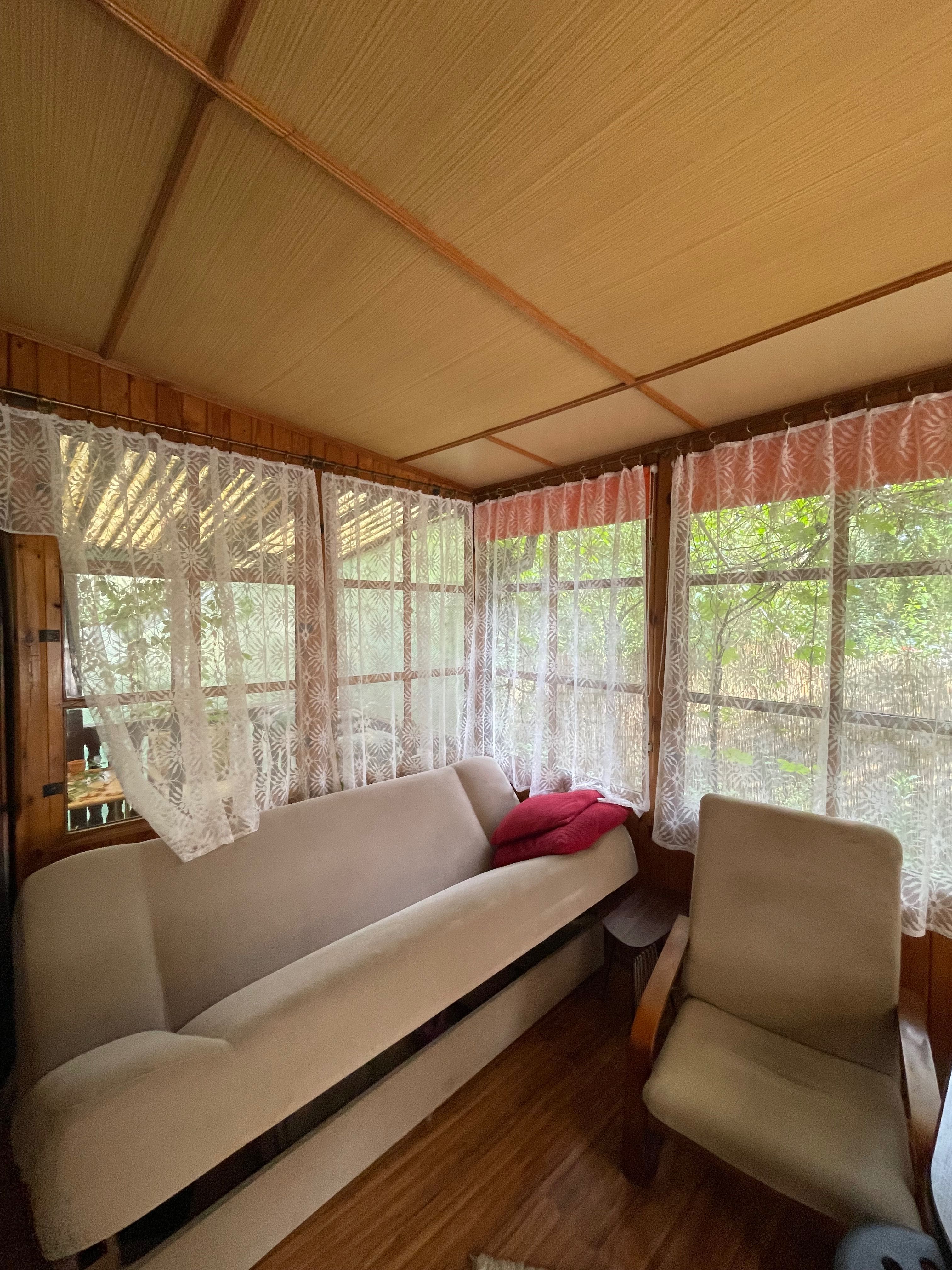 sofa wersalka beżowa