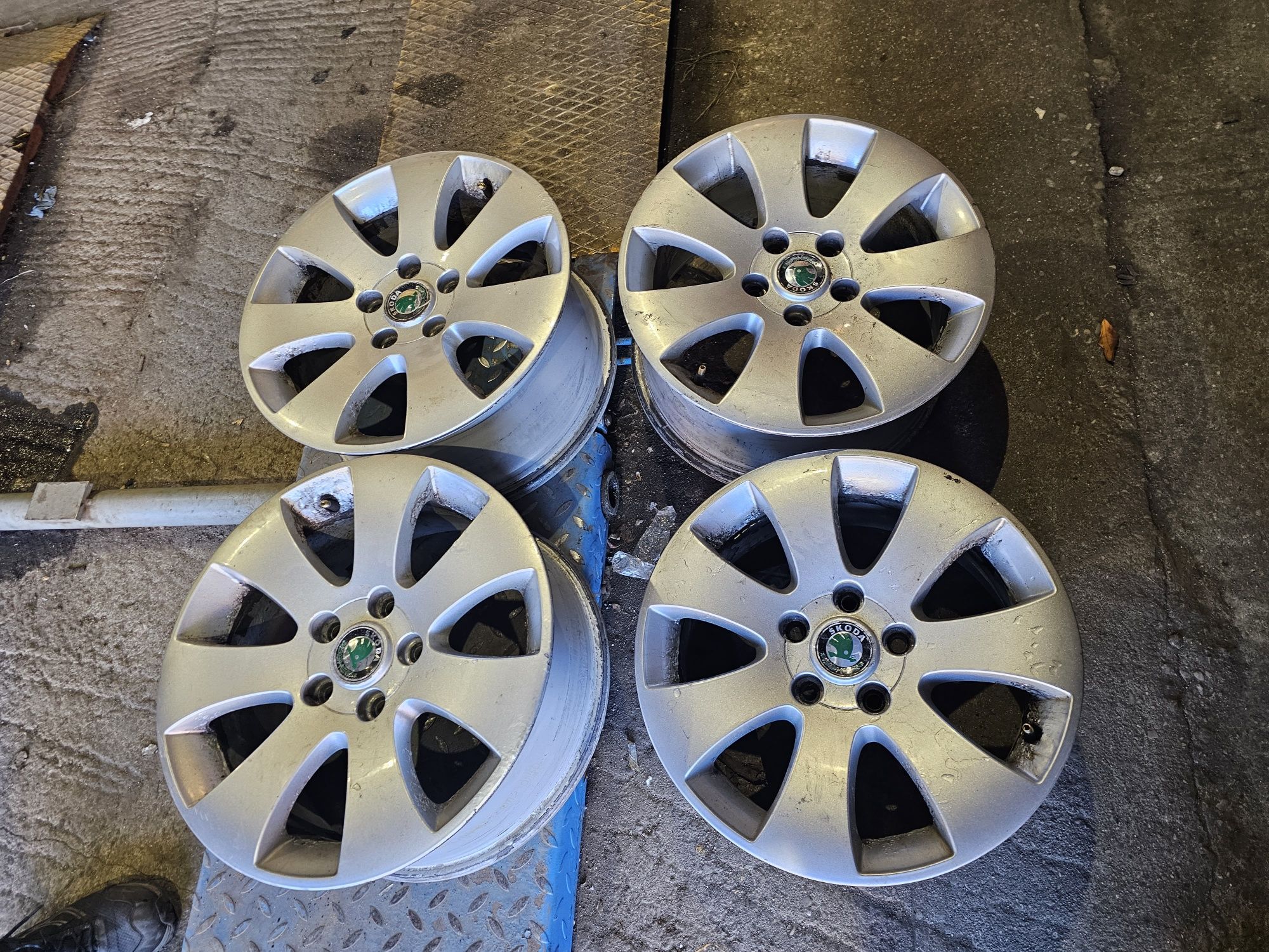 Felgi Aluminiowe Skoda R16 5x112 ET45-7J