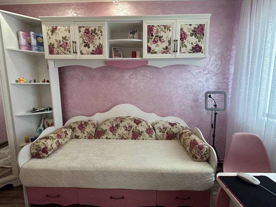 Дитяча мебель для дівчинки