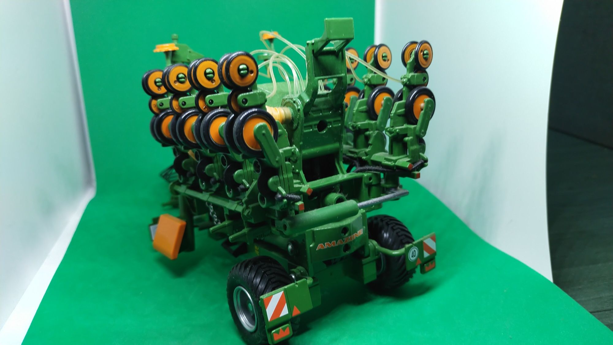 Wiking siewnik amazone 1 32 jak siku Britains Universal hobbies
