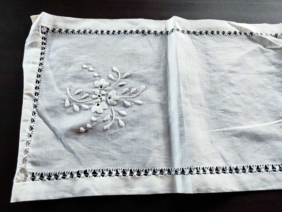 Dois panos bordados