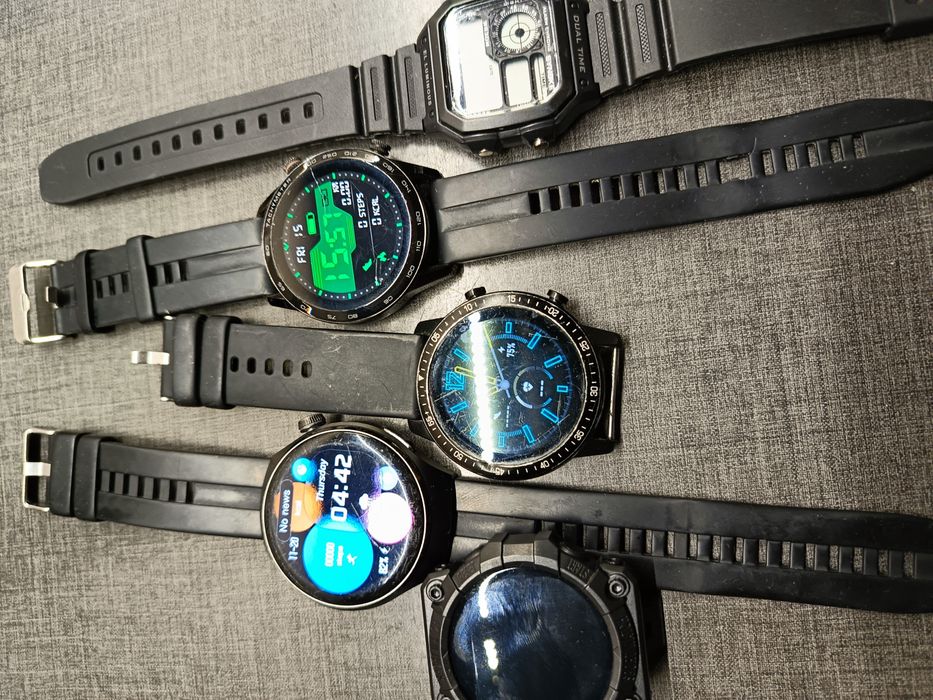 Zegarki smartwatch 4 sztuki plus gratis.