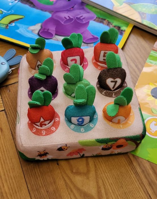 Набір магнітів, вантажівка з фруктами, книжки з віконцями, сортери