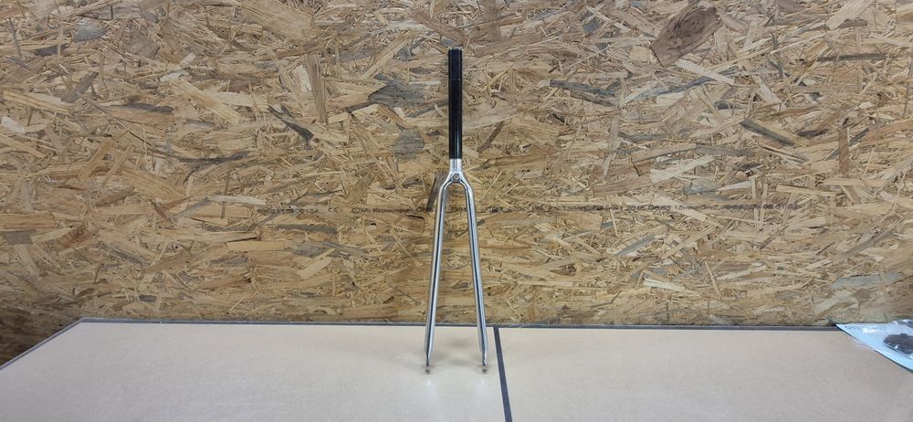 Sztywny Widelec Rose 28" chromowany.