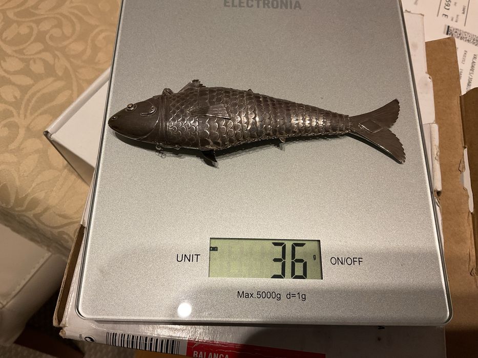 Antiga caixa de rapé em prata em forma de peixe