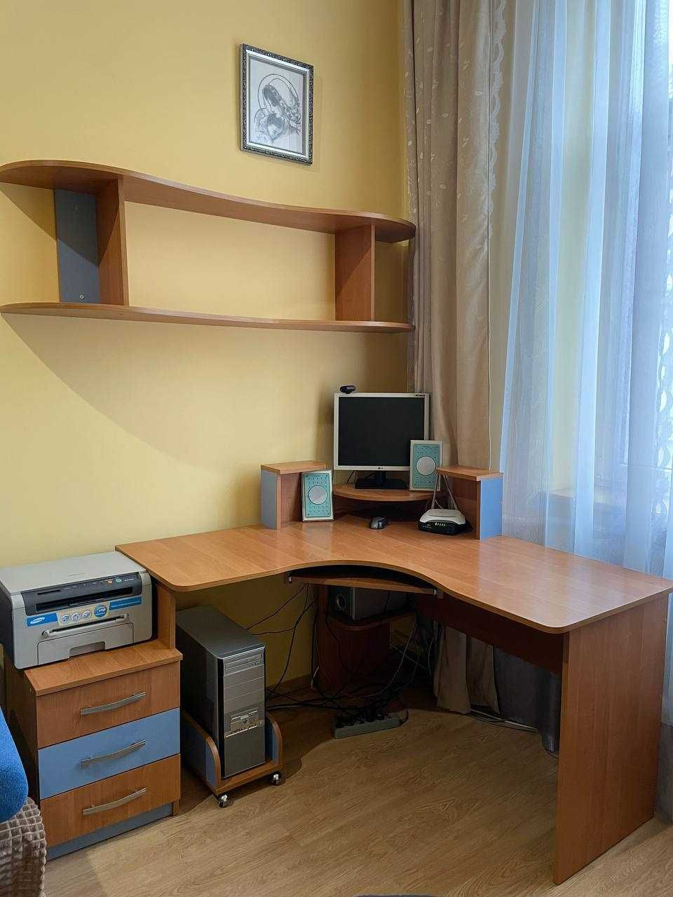 Продається письмовий стіл в ідеальному стані
