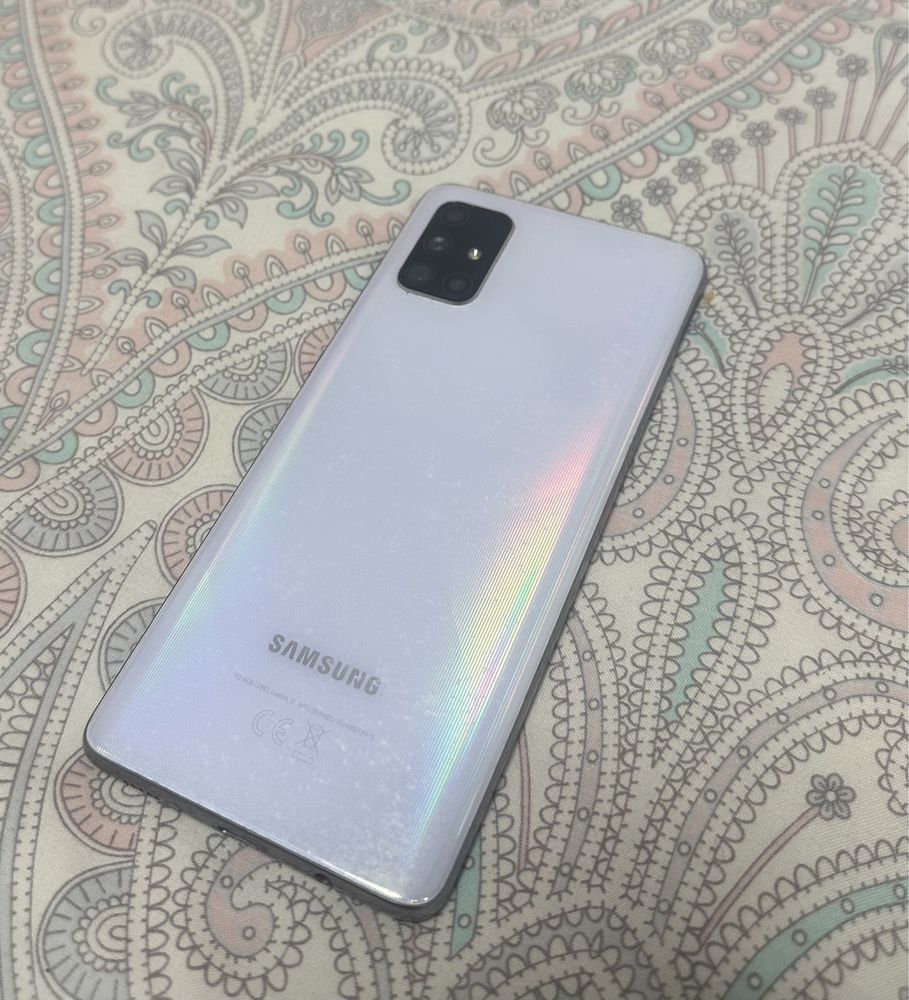 Samsung a71 em ótimo estado com 7 capas de oferta