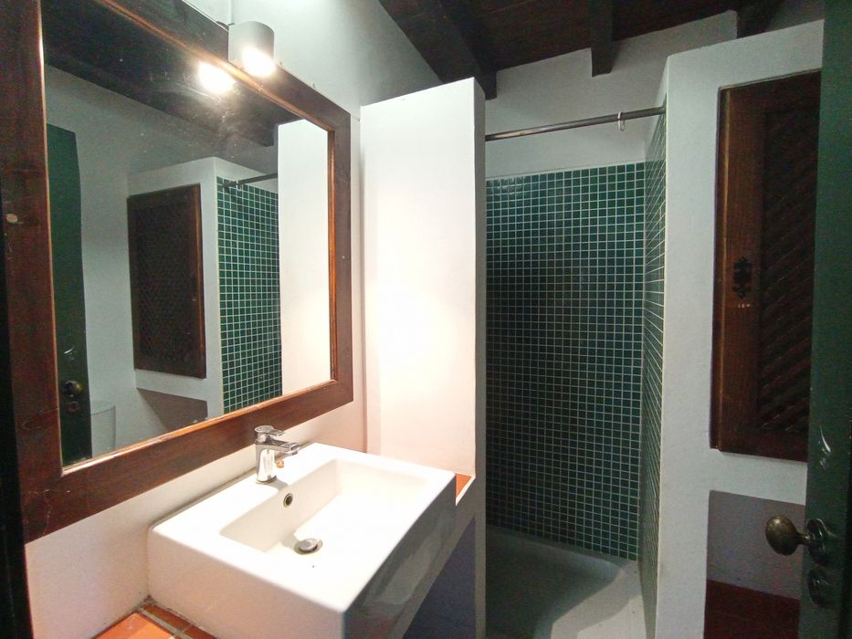 Arrendamento T2+1 garagem e espaço exterior