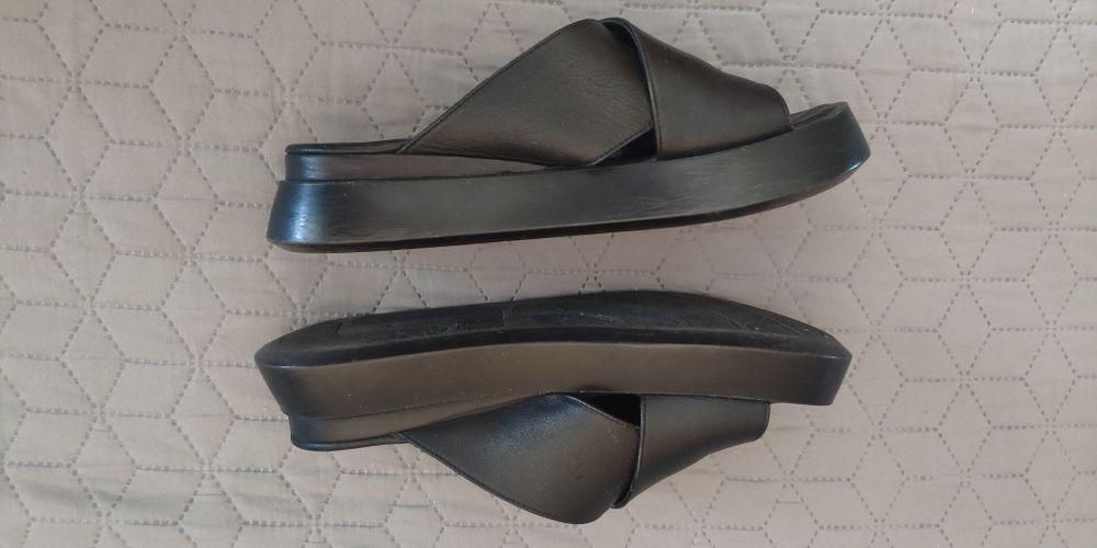 Шлепанцы кожаные