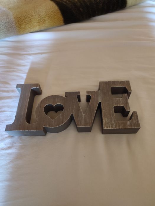 Napis Love dekoracja