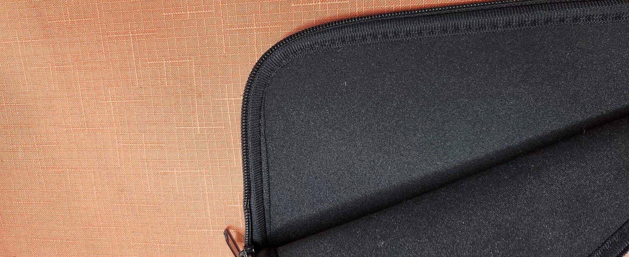 Etui na tablet laptop