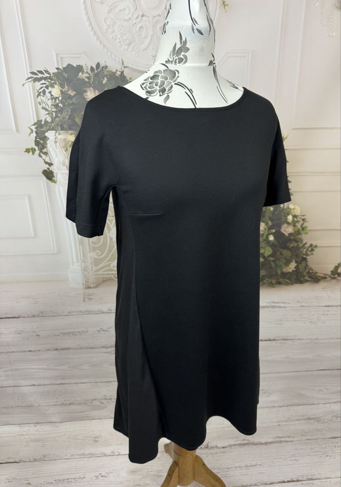 Elegancka czarna sukienka Orsay – klasyka i styl 40 L wstawki z boku
