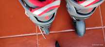 Patins de criança vermelho e preto