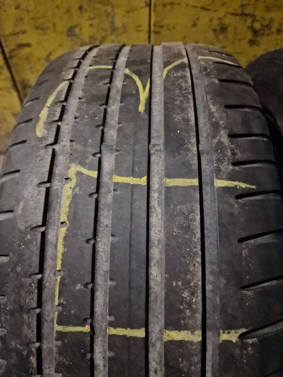 Continental 255/45 R18