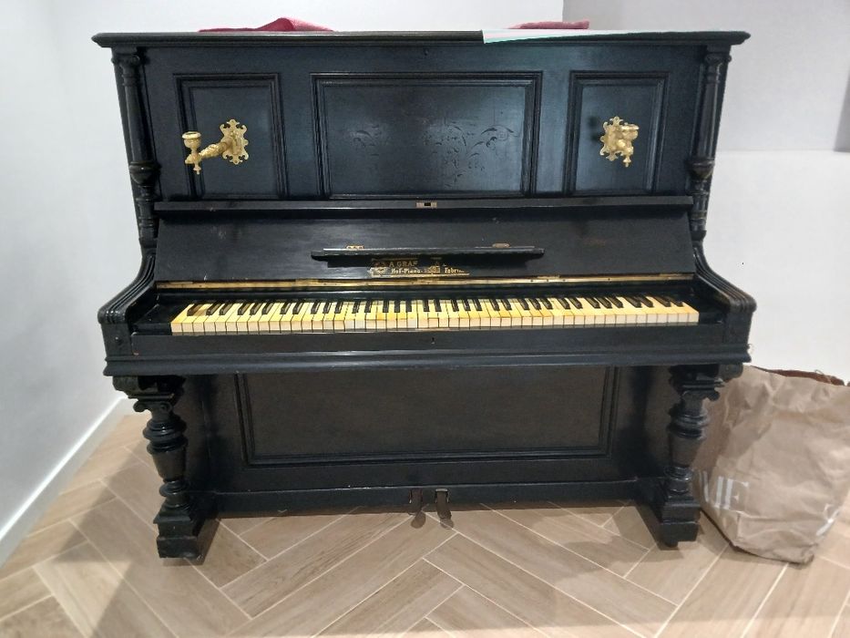 Piano vertical antigo